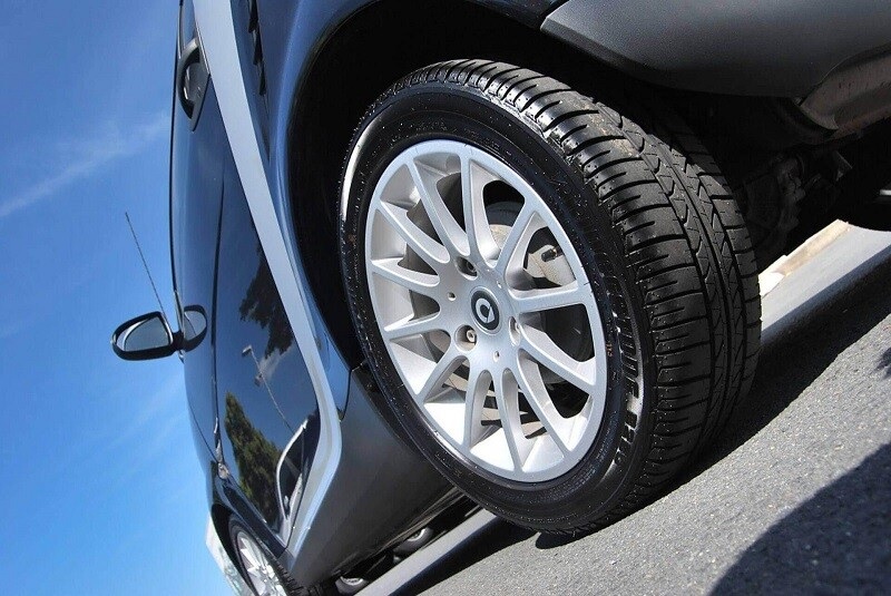 Các yếu tố ảnh hưởng tuổi thọ lốp ô tô
