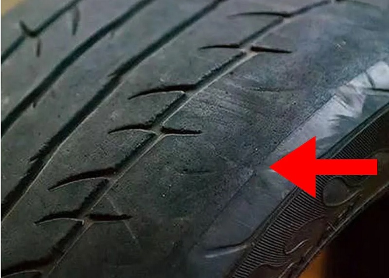 Lốp mòn lệch một bên