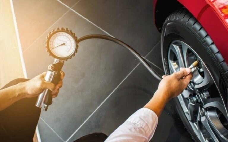 Những sai lầm thường gặp khi bơm lốp ô tô